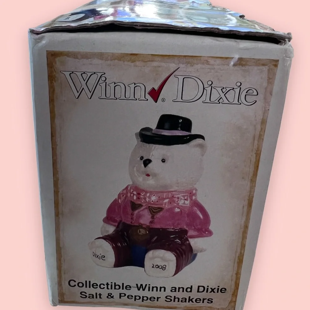 Winn Dixie 2008 Collectible Winn and Dixie Salt & Pepper Shakers. New in box.